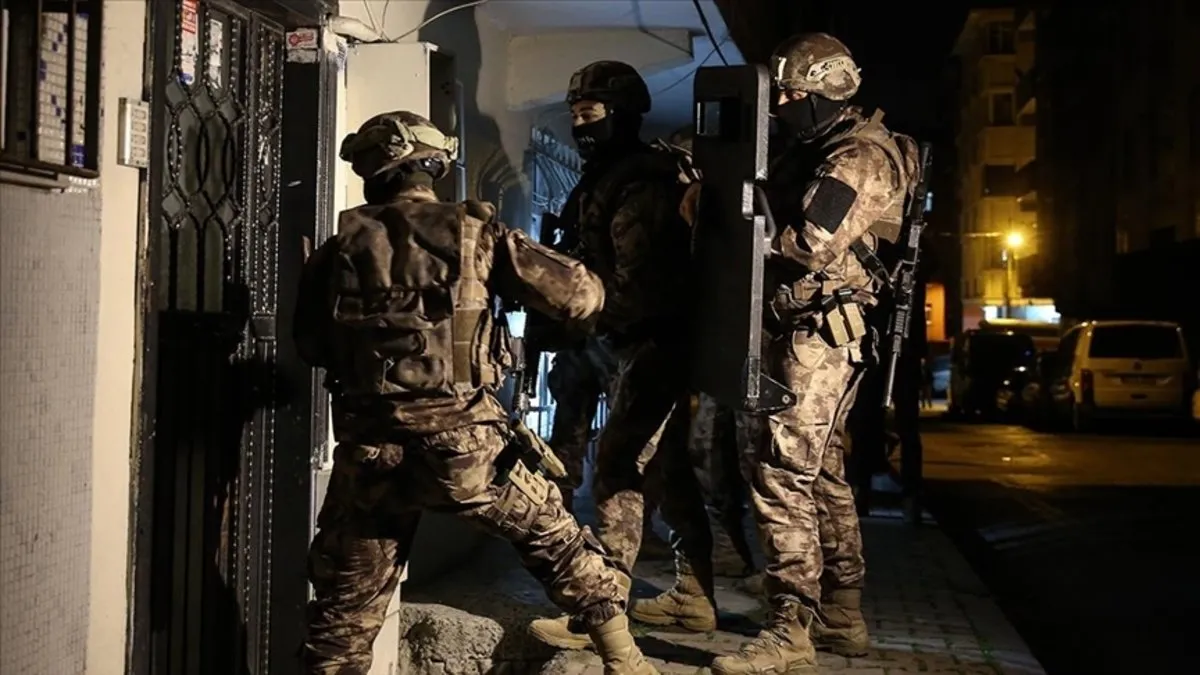 FETÖ’ye 7 ilde mahrem operasyonu: 6 gözaltı