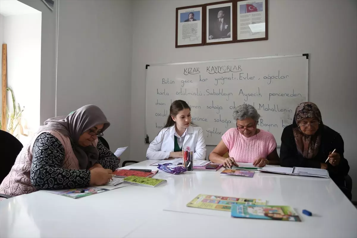 Kayseri’de Kadınlar Okuma Yazma Kursuyla Hayatlarını Değiştiriyor
