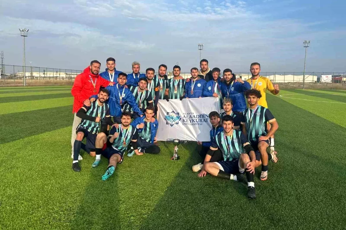 ALKÜ Futbol Takımı Namağlup Şampiyon