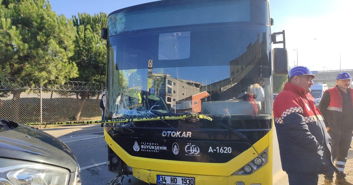 İETT otobüsü kaldırımdakilere çaptı! Feci kaza can kaybı var